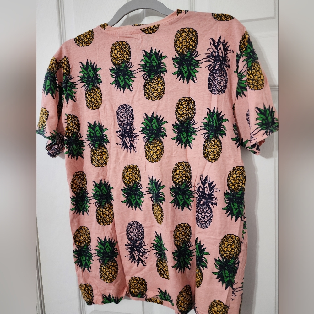 💞4/$20💞 Men's Pineapple Tshirt Size Medium - Picture 3 of 3
